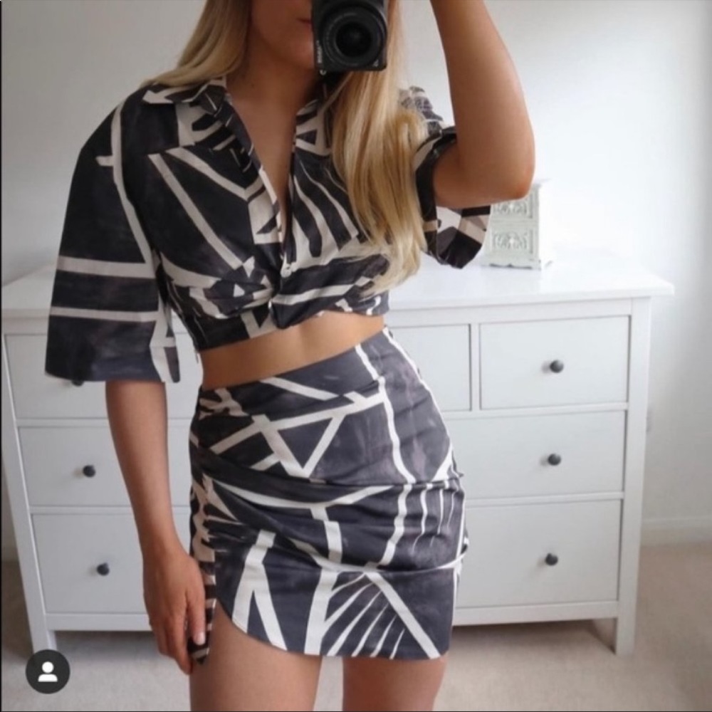 Zara draped printed skirt (Size Large)